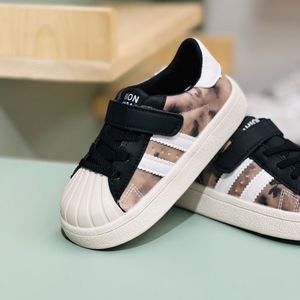 خرید اینترنتی قیمت ونس بچگانه طرح الستار دو خط از KIDS  کد 4022806