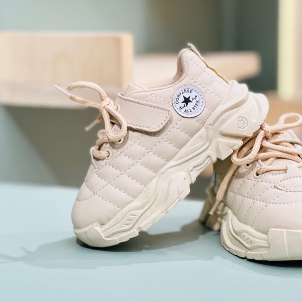 خرید اینترنتی قیمت کتونی بچگانه طرح شنل دوزی آوا کد 112903