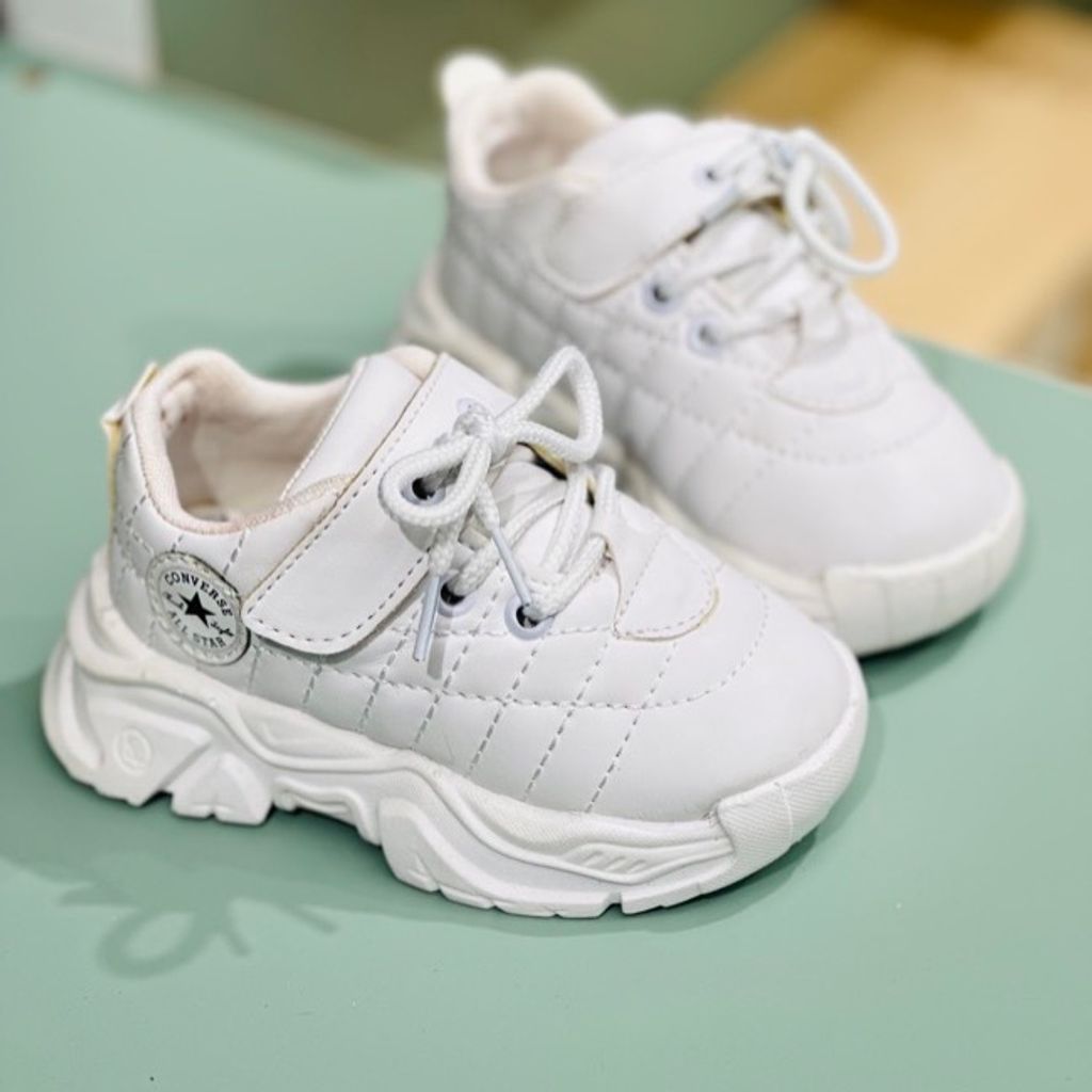 خرید اینترنتی قیمت کتونی بچگانه طرح شنل دوزی آوا کد 112903