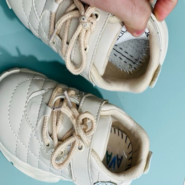 کتونی بچگانه طرح شنل دوزی آوا کد 112903