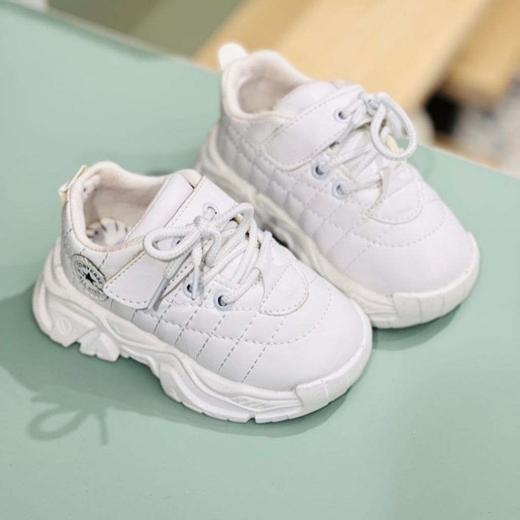 خرید اینترنتی قیمت کتونی بچگانه طرح شنل دوزی آوا کد 112903