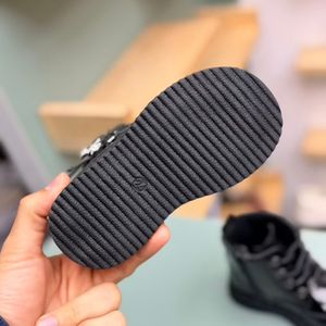 خرید اینترنتی قیمت بوت بچگانه ورنی طرح پاپیون نگینی از Kids کد 4090101