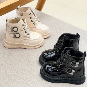 بوت بچگانه ورنی طرح پاپیون نگینی از Kids کد 4090101