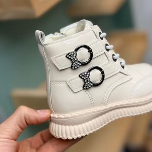 خرید اینترنتی قیمت بوت بچگانه ورنی طرح پاپیون نگینی از Kids کد 4090101