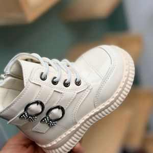 خرید اینترنتی قیمت بوت بچگانه ورنی طرح پاپیون نگینی از Kids کد 4090101