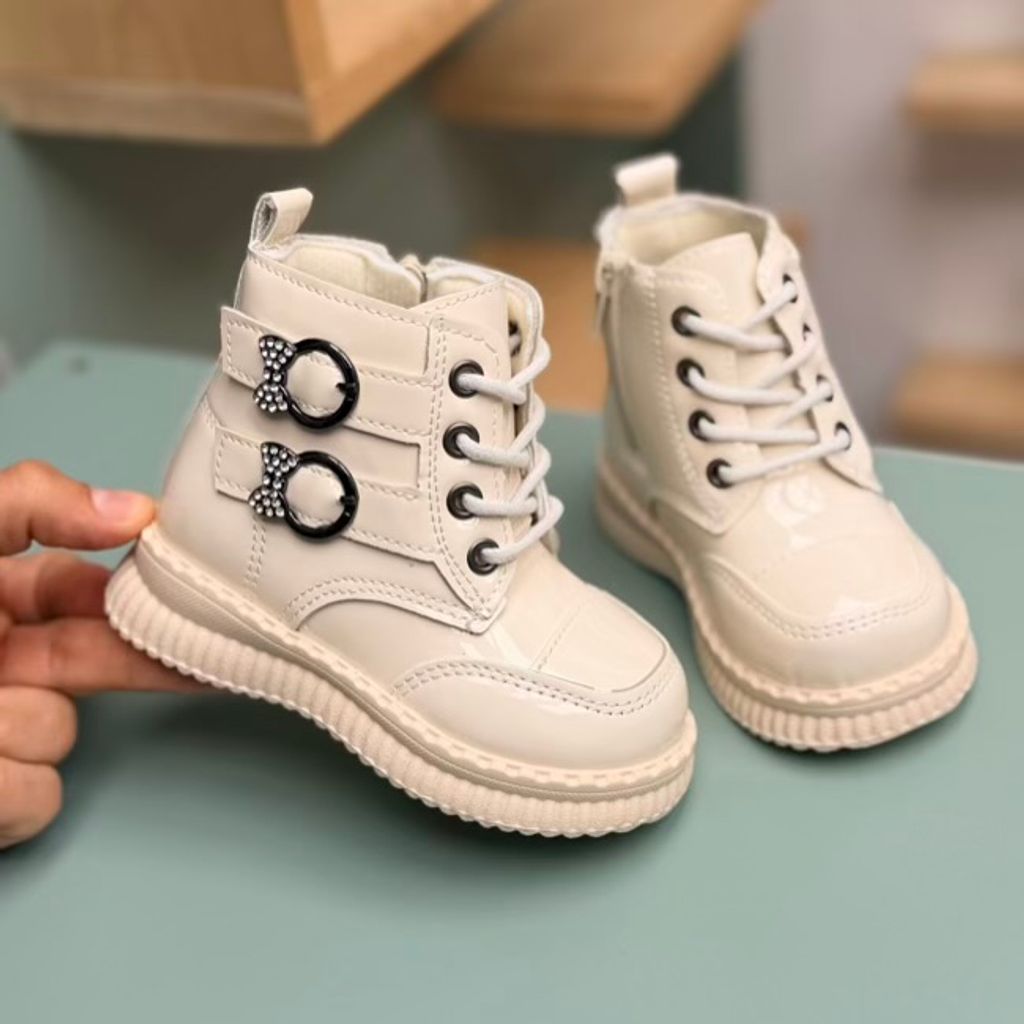 خرید اینترنتی قیمت بوت بچگانه ورنی طرح پاپیون نگینی از Kids کد 4090101