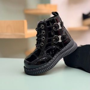 خرید اینترنتی قیمت بوت بچگانه ورنی طرح پاپیون نگینی از Kids کد 4090101