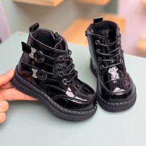 خرید اینترنتی قیمت بوت بچگانه ورنی طرح پاپیون نگینی از Kids کد 4090101