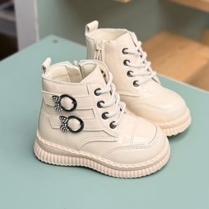 خرید اینترنتی قیمت بوت بچگانه ورنی طرح پاپیون نگینی از Kids کد 4090101