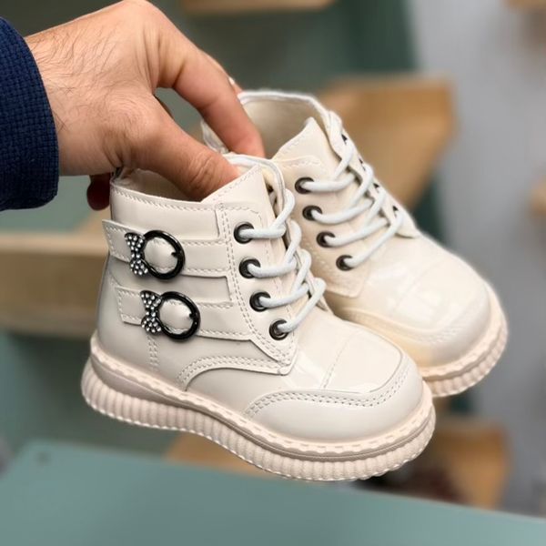 بوت بچگانه ورنی طرح پاپیون نگینی از Kids کد 4090101