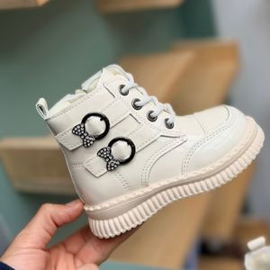 خرید اینترنتی قیمت بوت بچگانه ورنی طرح پاپیون نگینی از Kids کد 4090101