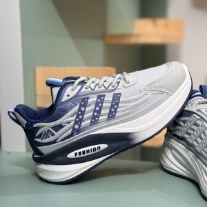 خرید اینترنتی قیمت کتونی بچگانه طرح سه خط فشن از K-Z کد 4070802