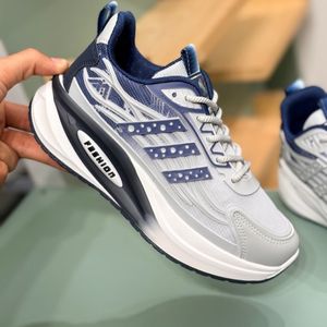 خرید اینترنتی قیمت کتونی بچگانه طرح سه خط فشن از K-Z کد 4070802