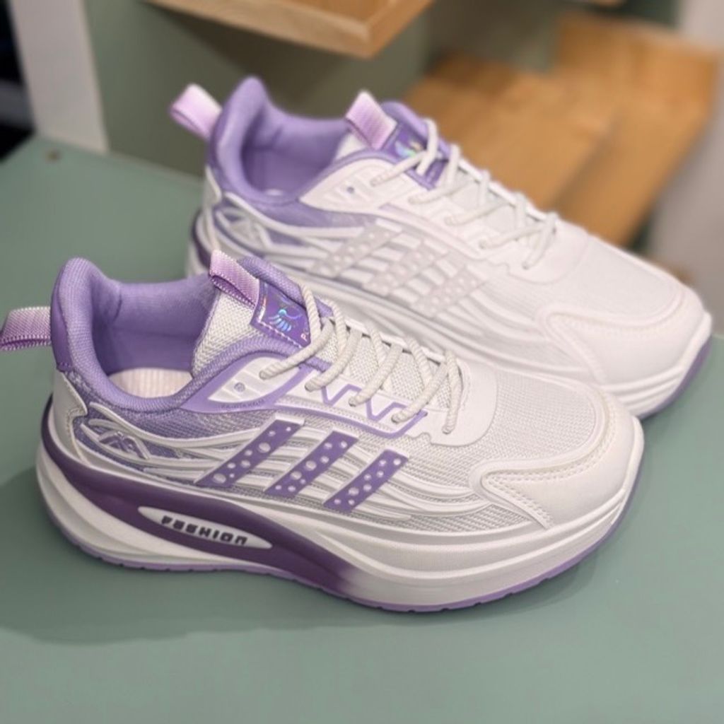 خرید اینترنتی قیمت کتونی بچگانه طرح سه خط فشن از K-Z کد 4070802