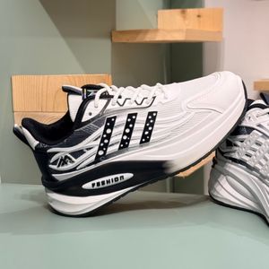 خرید اینترنتی قیمت کتونی بچگانه طرح سه خط فشن از K-Z کد 4070802