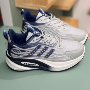 خرید اینترنتی قیمت کتونی بچگانه طرح سه خط فشن از K-Z کد 4070802