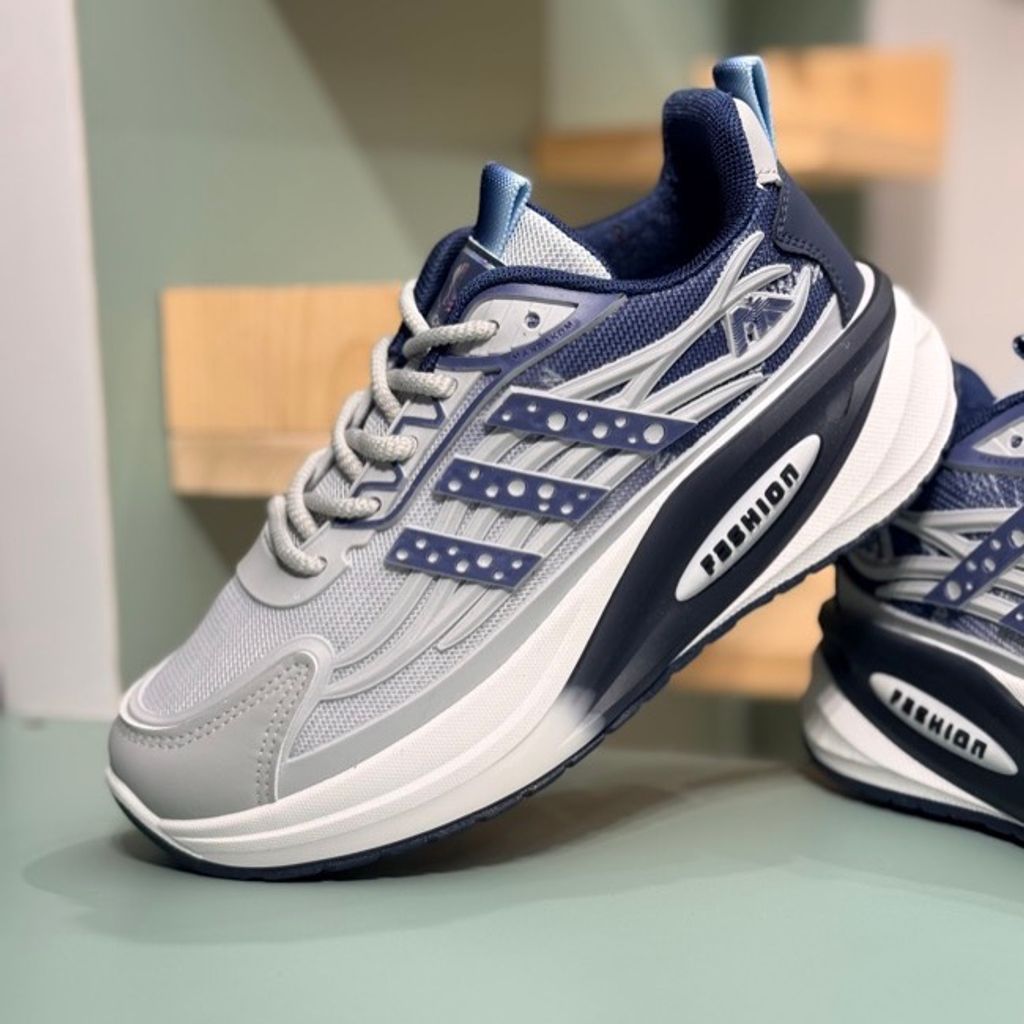 خرید اینترنتی قیمت کتونی بچگانه طرح سه خط فشن از K-Z کد 4070802