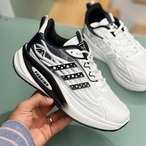 خرید اینترنتی قیمت کتونی بچگانه طرح سه خط فشن از K-Z کد 4070802