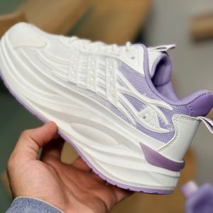 خرید اینترنتی قیمت کتونی بچگانه طرح سه خط فشن از K-Z کد 4070802