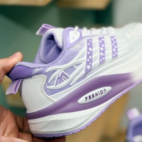 کتونی بچگانه طرح سه خط فشن از K-Z کد 4070802