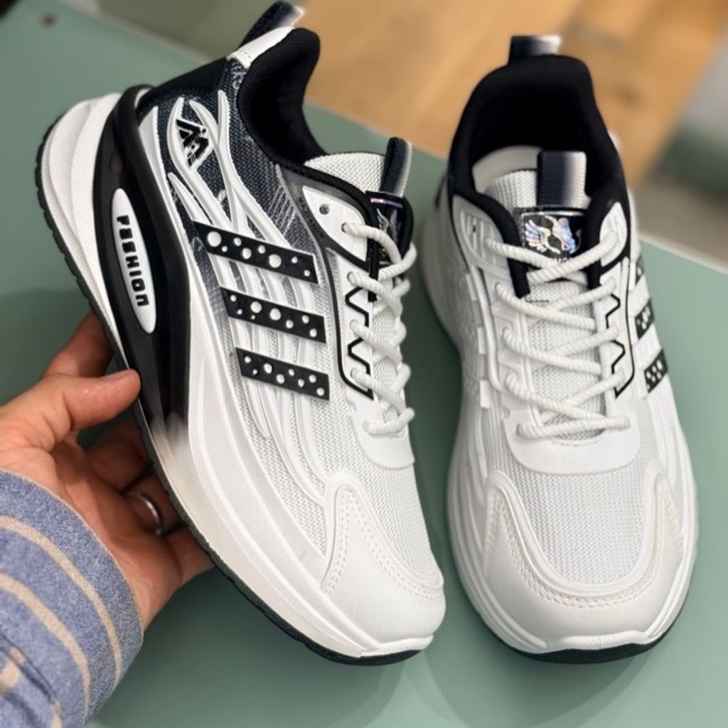 خرید اینترنتی قیمت کتونی بچگانه طرح سه خط فشن از K-Z کد 4070802