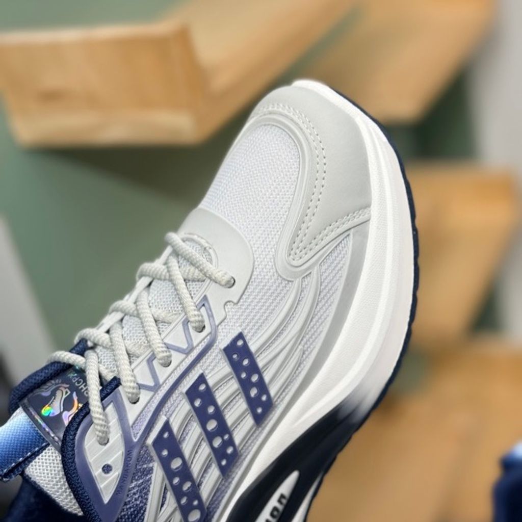 خرید اینترنتی قیمت کتونی بچگانه طرح سه خط فشن از K-Z کد 4070802