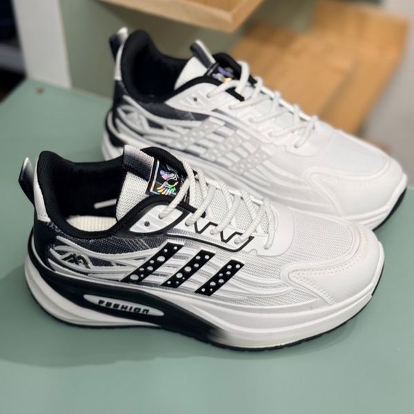 کتونی بچگانه طرح سه خط فشن از K-Z کد 4070802