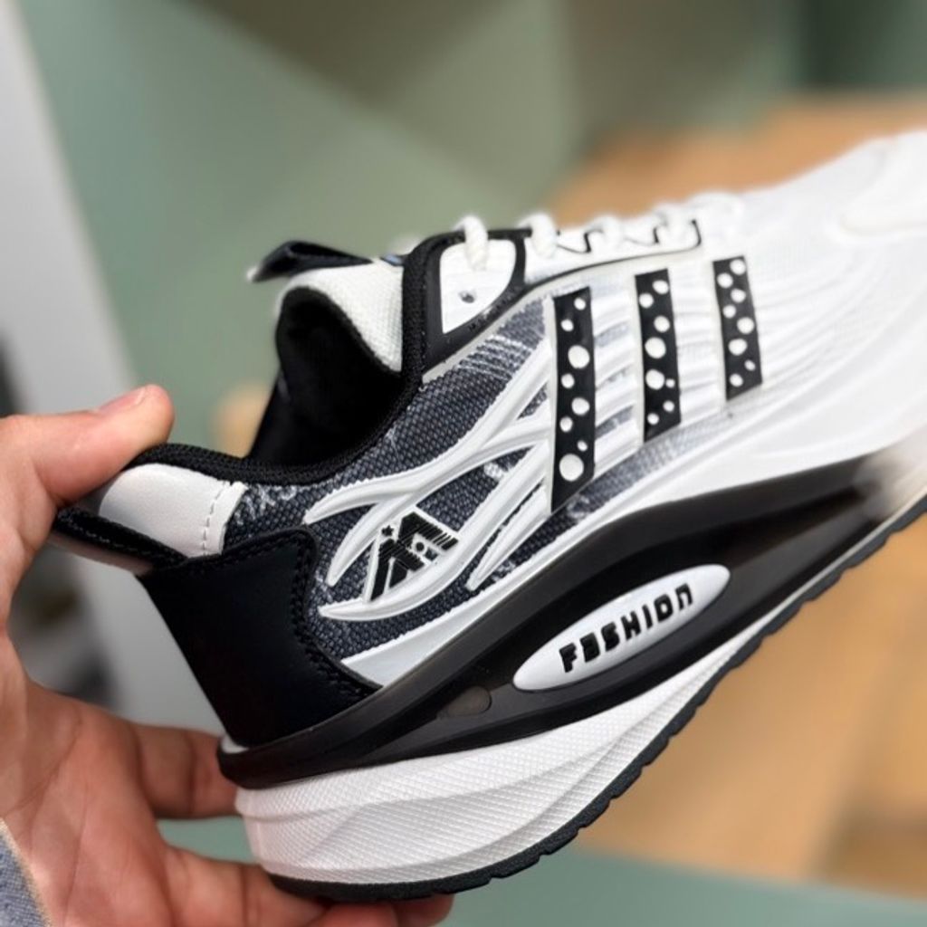 خرید اینترنتی قیمت کتونی بچگانه طرح سه خط فشن از K-Z کد 4070802