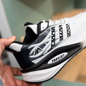 خرید اینترنتی قیمت کتونی بچگانه طرح سه خط فشن از K-Z کد 4070802