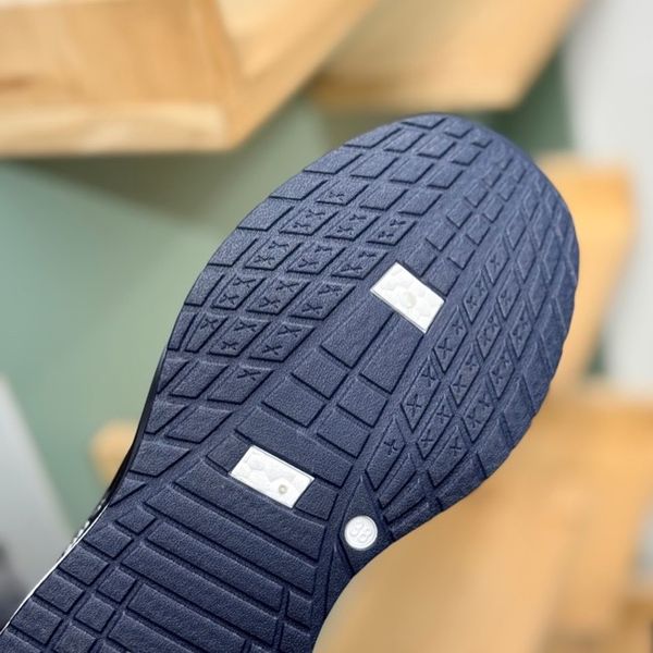 کتونی بچگانه طرح سه خط فشن از K-Z کد 4070802