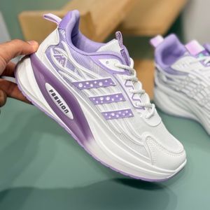 خرید اینترنتی قیمت کتونی بچگانه طرح سه خط فشن از K-Z کد 4070802