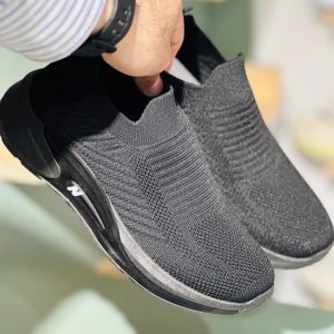 خرید اینترنتی قیمت کتونی بچگانه جورابی طرح N از MBA کد 4023004