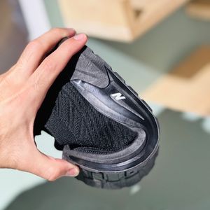 خرید اینترنتی قیمت کتونی بچگانه جورابی طرح N از MBA کد 4023004