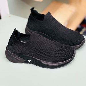 خرید اینترنتی قیمت کتونی بچگانه جورابی طرح N از MBA کد 4023004