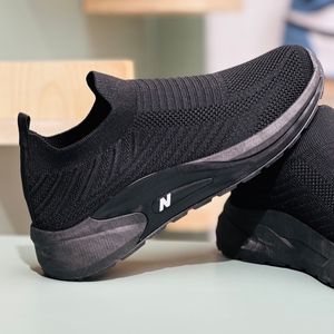 خرید اینترنتی قیمت کتونی بچگانه جورابی طرح N از MBA کد 4023004