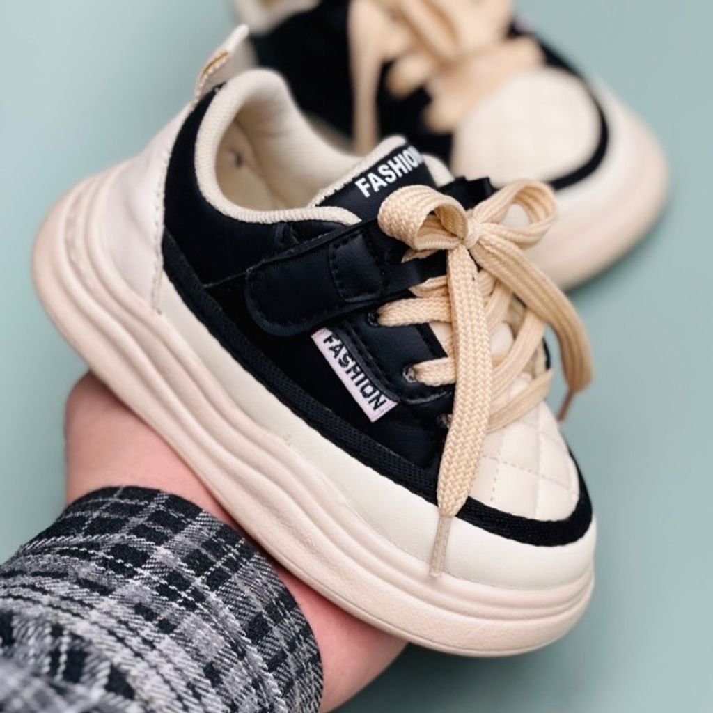 خرید اینترنتی قیمت کتونی بچگانه طرح شنل دوزی Papia کد 122205