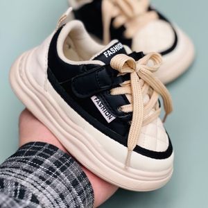 خرید اینترنتی قیمت کتونی بچگانه طرح شنل دوزی Papia کد 122205