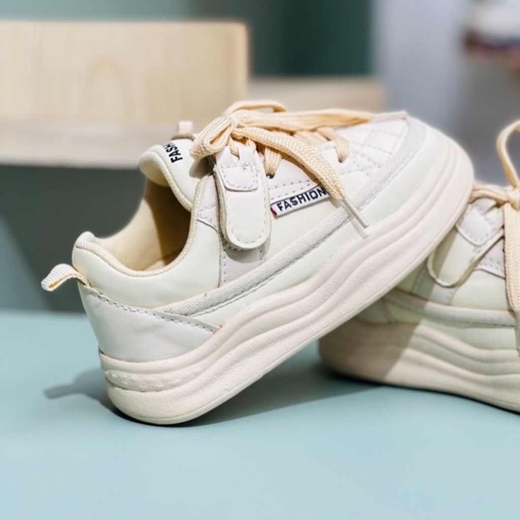 خرید اینترنتی قیمت کتونی بچگانه طرح شنل دوزی Papia کد 122205