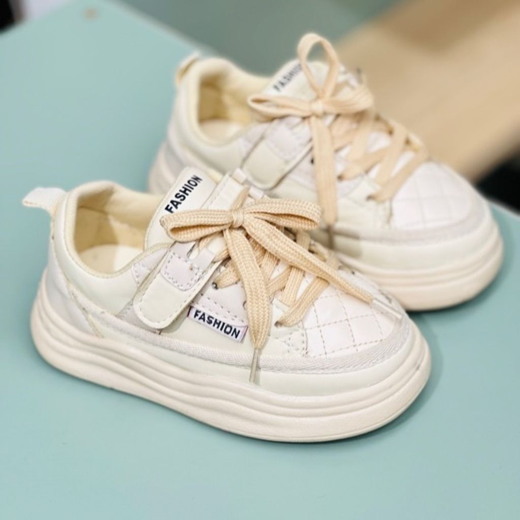 خرید اینترنتی قیمت کتونی بچگانه طرح شنل دوزی Papia کد 122205