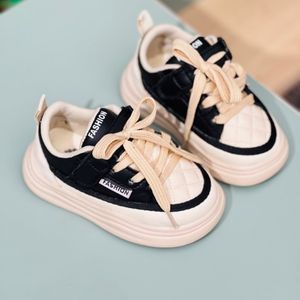 خرید اینترنتی قیمت کتونی بچگانه طرح شنل دوزی Papia کد 122205