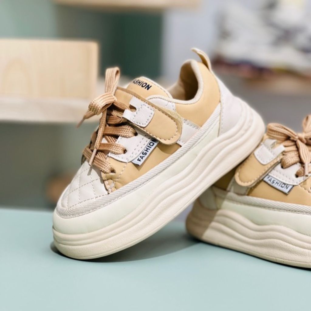 خرید اینترنتی قیمت کتونی بچگانه طرح شنل دوزی Papia کد 122205