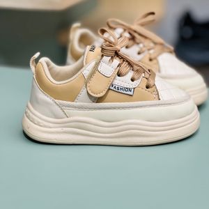 خرید اینترنتی قیمت کتونی بچگانه طرح شنل دوزی Papia کد 122205