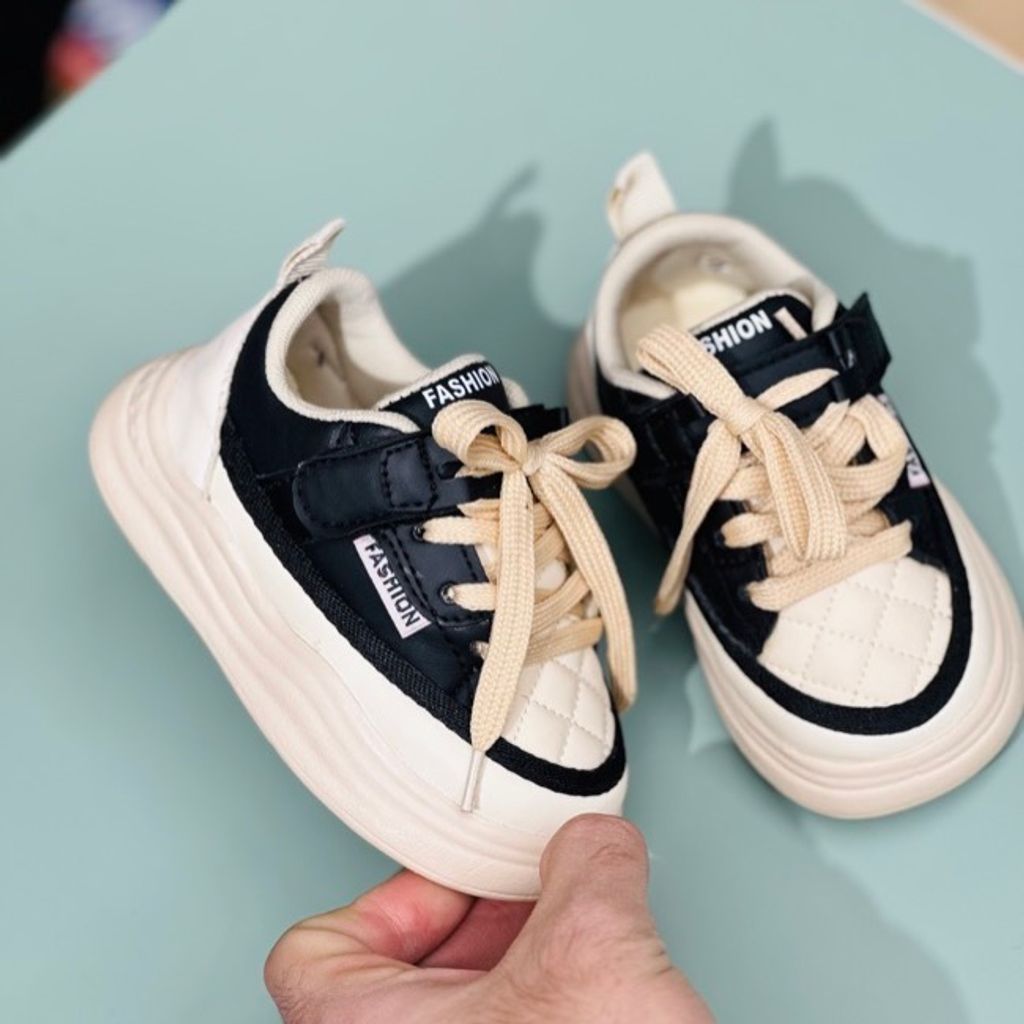 خرید اینترنتی قیمت کتونی بچگانه طرح شنل دوزی Papia کد 122205