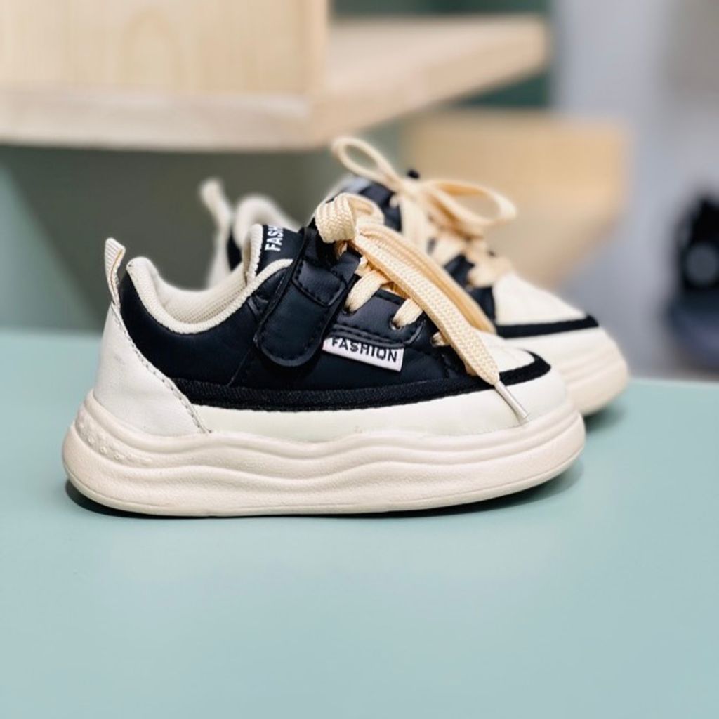 خرید اینترنتی قیمت کتونی بچگانه طرح شنل دوزی Papia کد 122205