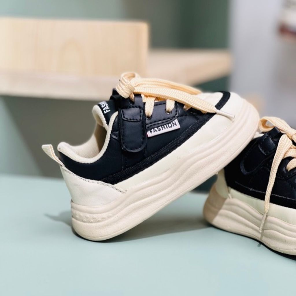 خرید اینترنتی قیمت کتونی بچگانه طرح شنل دوزی Papia کد 122205