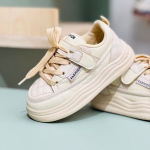 خرید اینترنتی قیمت کتونی بچگانه طرح شنل دوزی Papia کد 122205