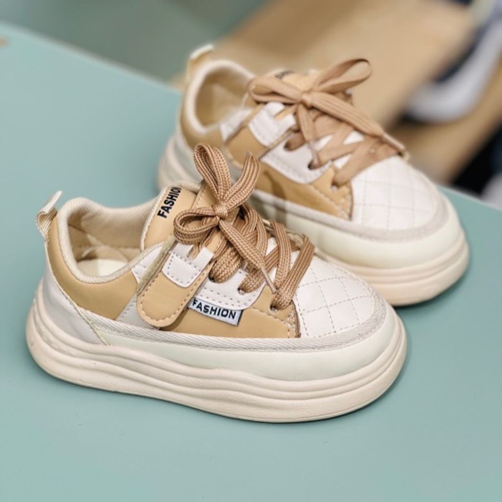 خرید اینترنتی قیمت کتونی بچگانه طرح شنل دوزی Papia کد 122205