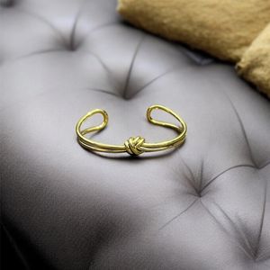 بنگل زنانه طرح گره دولاین کد 3332022