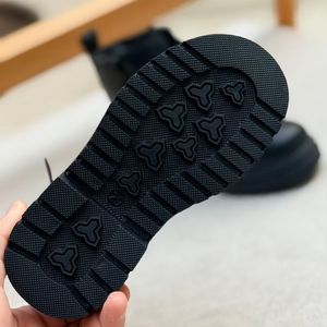 خرید اینترنتی قیمت بوت بچگانه طرح بغل زیپ مثلثی از Kids کد 4090802