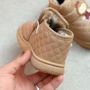 خرید اینترنتی قیمت بوت بچگانه شنل دوزی طرح لبوبو از  کد 4090901